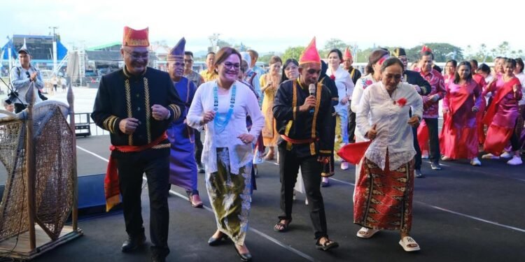 Kawanua Persembahkan Budaya Mapalus di Irau Malinau 2025