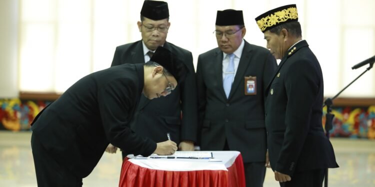 Sindu Senjaya Dikukuhkan Gubernur Sebagai Kepala Perwakilan BPKP Kaltara