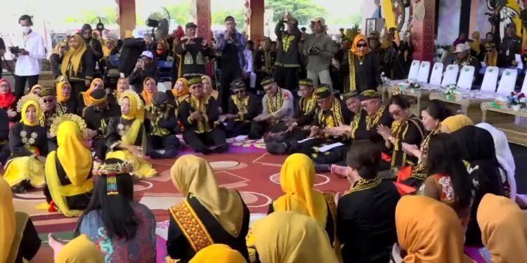 Apresiasi Atraksi Seni dan Budaya yang Ditampilkan, Wempi Berpantun untuk Warga Tidung