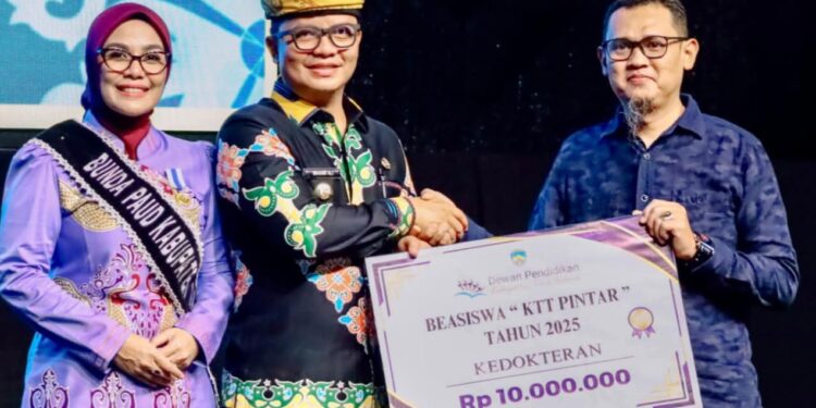Dukung Pendidikan Sebagai Investasi Utama, Pemkab Tana Tidung Launching ATM dan Serahkan Beasiswa KTT Pintar