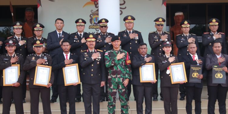 Peringati Hari Pahlawan 2025, Polda Kaltara Beri Penghargaan kepada Personel Berprestasi