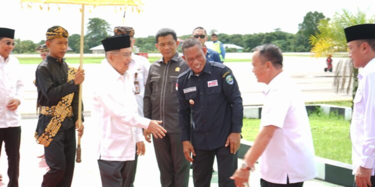 Bupati dan Wabup Bulungan Sambut Kedatangan Jusuf Kalla
