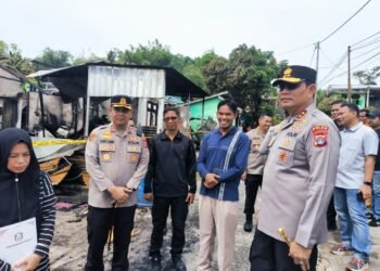 Kapolda Kaltara Tinjau Lokasi Kebakaran Rumah Warga dan Aspol di Kampung Bugis Tarakan