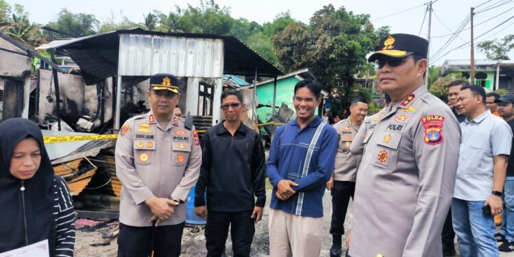 Kapolda Kaltara Tinjau Lokasi Kebakaran Rumah Warga dan Aspol di Kampung Bugis Tarakan