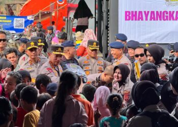 Salurkan Bantuan ke Korban Bencana, Kapolri Tinjau Posko Pengungsian di Aceh Tamiang