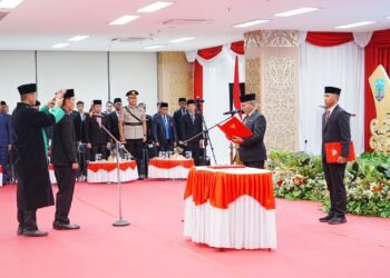 Lantik Denny Harianto Jadi Sekprov Kaltara, Gubernur Zainal: “Ingatlah Jabatan Boleh Tinggi, Tetapi Tanggung Jawabnya Lebih Tinggi”