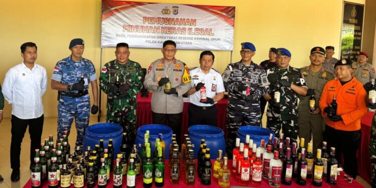 Antisipasi Gangguan Kamtibmas pada Perayaan Nataru 2025, Polda Kaltara Musnahkan Ratusan Botol Miras Tak Berizin