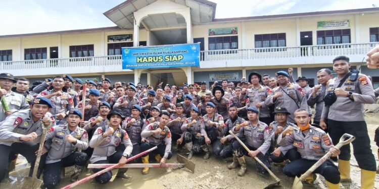 Tinjau Aceh Tamiang, Kapolri Targetkan Sekolah Bisa Segera Beroperasi