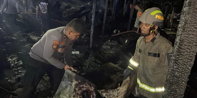 Kerahkan Belasan Personel dan Kendaraan Taktis Karhutla, Ditsamapta Polda Kaltara Bantu Padamkan Kebakaran di Tanjung Selor