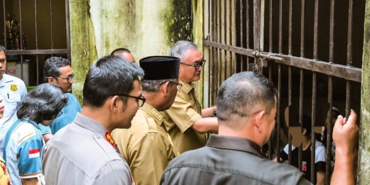 Berdialog dari Hati ke Hati, Bupati Beri Motivasi dan Semangat kepada Tahanan Polres Malinau untuk Jalani Proses Hukum