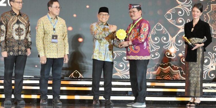Kembali Terima Penghargaan UHC Awards, Wagub Kaltara: Cerminkan Upaya Sistematis dan Keseriusan dalam Membawa Layanan Kesehatan Mendekati Seluruh Warga