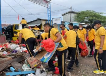 Wujudkan Lingkungan Bersih dan Kondusif, Polres Nunukan Kerja Bakti Membersihkan Pasar Inhutani