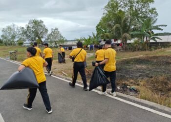Polres Tana Tidung Korve Bersihkan Siring dan Taman Sesayap Hilir