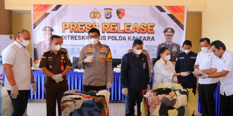 Polda Kaltara Bongkar Penyelundupan 55 Ballpress Pakaian Bekas Impor Ilegal