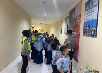 Melalui Program ‘Polisi Sahabat Anak’, Ditlantas Polda Kaltara Edukasi Siswa SD Terkait Keselamatan dan Aturan Lalu Lintas