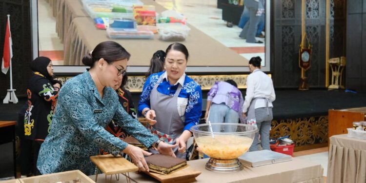 Ratusan Ibu-ibu Ikut Pelatihan Pembuatan Kue Nastar dan Takjil secara Gratis oleh TP PKK Kabupaten Malinau