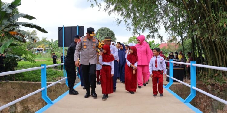 Kapolda Kaltara Wujudkan Harapan Anak Sekolah ada Jembatan Permanen di Sungai Cahaya Baru Tarakan