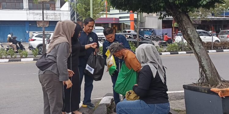 Berbagi di Ramadan, JMSI Kaltara Jemput Langsung Warga yang Membutuhkan
