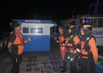 Diterjang Badai, Longboat Tenggelam di Perairan Tanah Merah