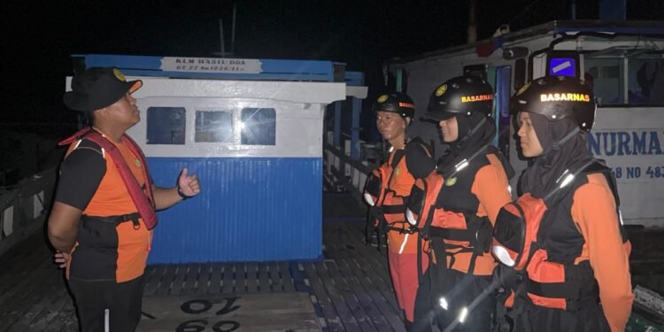 Diterjang Badai, Longboat Tenggelam di Perairan Tanah Merah