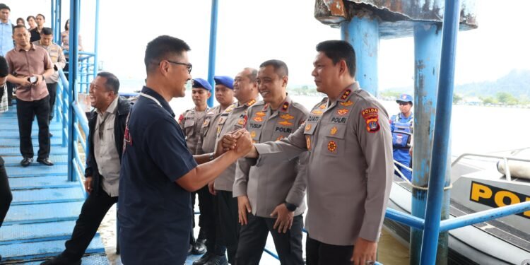 Tinggalkan kesan mendalam, Kapolda Kaltara antar keberangkatan Irjen Pol. Andries Hermanto sampai ke Pelabuhan