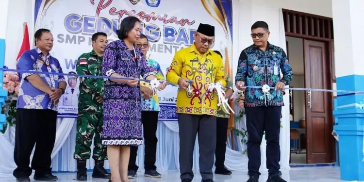 Tingkatkan Kualitas Pendidikan, Wabup Malinau Resmikan Gedung dan Laboratorium Baru SMPN 3 Mentarang