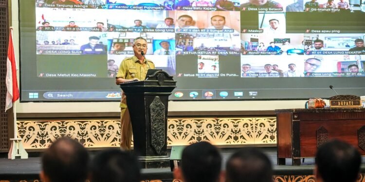 Bupati Wempi Beri Pembekalan kepada 381 Ketua RT se-Kabupaten Malinau