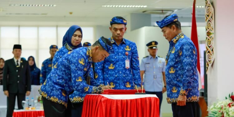 Lantik Pejabat Pemprov, Gubernur Zainal Dorong Percepatan Pembangunan Lewat Penguatan Birokrasi