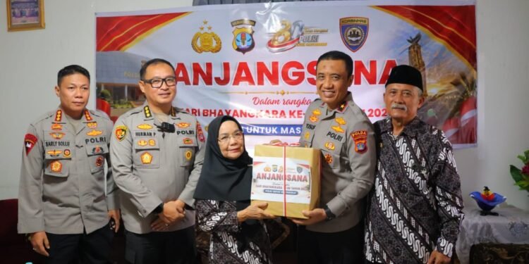 Jelang Hari Bhayangkara ke-80, Wakapolda Kaltara Anjangsana dan Silahturahmi ke Purnawirawan Polri dan Warakawuri
