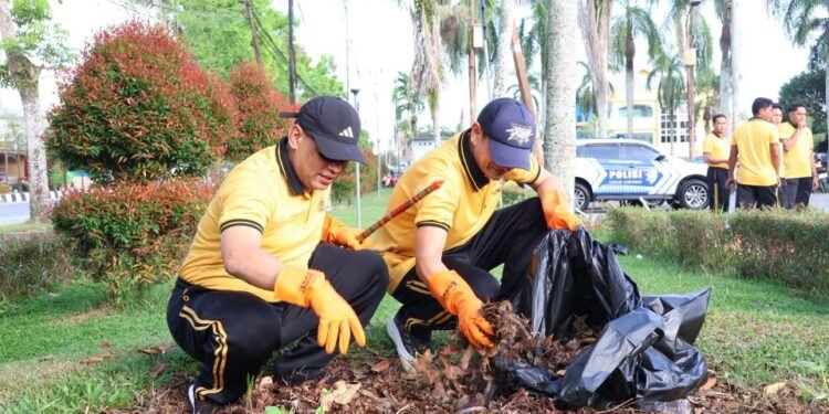 Sambut Hari Bhayangkara ke-80, Kapolda Kaltara Pimpin Langsung Aksi Bersih-Bersih di Pasar Induk