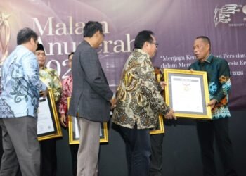 Syarwani Raih Anugerah Sahabat Pers Indonesia 2026 dari SMSI