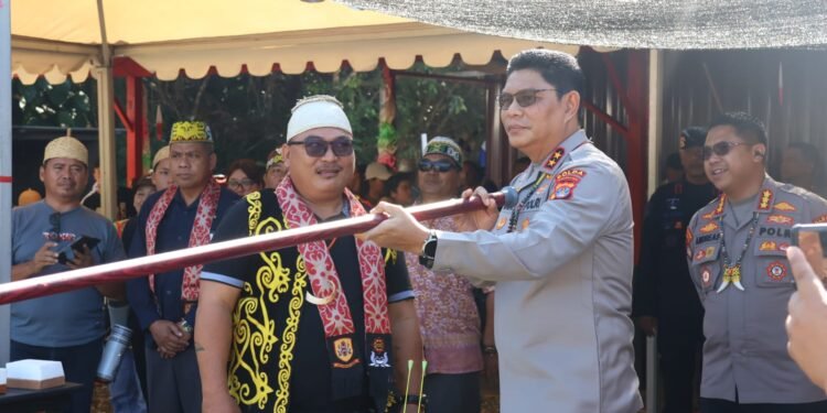 Dibuka Kapolda Kaltara, Ratusan Peserta Ikut Perlombaan Tradisional Sumpit Dayak Hari Bhayangkara ke-80