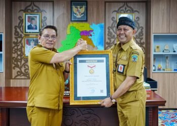 Wagub Ingkong Raih Penghargaan Tokoh Inspiratif Indonesia dari SMSI