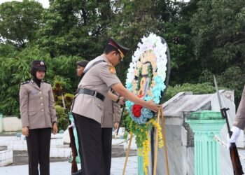 Teguhkan Semangat Bhayangkara ke-80, Kapolda Kaltara Pimpin Ziarah Makam di TMP Telabang Bangsa