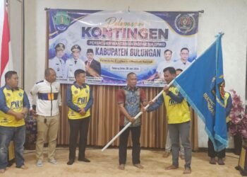 Bawa Misi Prestasi, Bupati Syarwani Resmi Lepas Kontingen PWI Bulungan ke Porwada II Kaltara