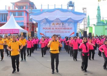 Polda Kaltara Gelar Olahraga Bersama Hingga Pasar Murah Meriahkan Hari Bhayangkara ke-80 di Tepian Sungai Kayan