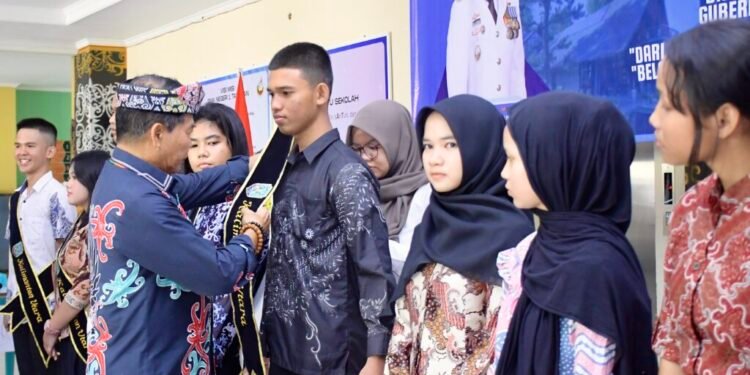 Titip Harumkan Nama Kaltara, Gubernur Lepas Angkatan Pertama SMA Unggul Garuda