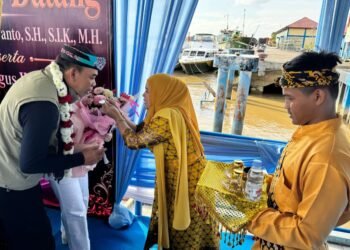 Tiba di Tanjung Selor, Kapolda Kaltara Irjen Pol. Agus Wijayanto Disambut Prosesi Adat dan Forkopimda