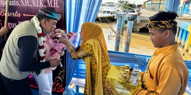 Tiba di Tanjung Selor, Kapolda Kaltara Irjen Pol. Agus Wijayanto Disambut Prosesi Adat dan Forkopimda