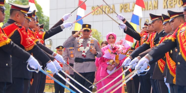 Polda Kaltara Gelar Upacara Pelepasan Irjen Pol. Djati Wiyoto Abadhy dan Ny. Sari Djati Wiyoto