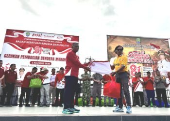 Sambut HUT ke-81 RI, Pemkab Bulungan Bagikan Ribuan Bendera Merah Putih ke Masyarakat
