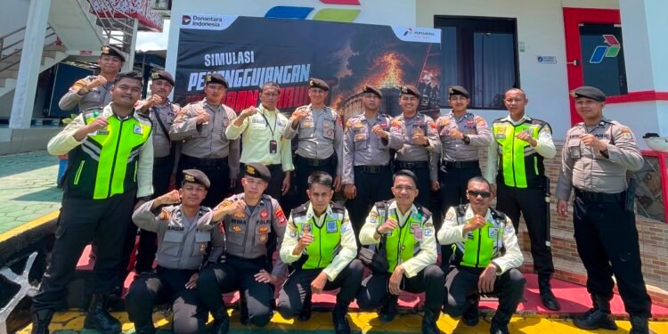 Ditpamobvit Polda Kaltara Gelar Simulasi Pengamanan Penanganan Kebakaran Tangki V Minyak di PT Pertamina TBBM Tarakan