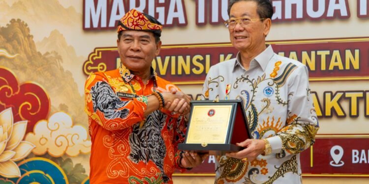 Gubernur Tekankan Keberagaman sebagai Kekuatan Pembangunan di Pelantikan PSMTI Kaltara