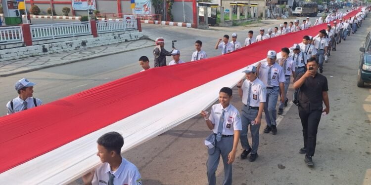 Kirab Bendera Merah Putih 2.026 Meter Semarakkan Peringatan Kemerdekaan di Kaltara