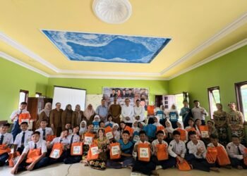 Peduli Pendidikan lewat Satu Aksi Sejuta Mimpi, Anggota DPD RI Marthin Billa Kunjungi SMPN 4 Tanjung Palas