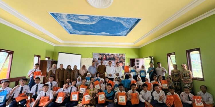 Peduli Pendidikan lewat Satu Aksi Sejuta Mimpi, Anggota DPD RI Marthin Billa Kunjungi SMPN 4 Tanjung Palas