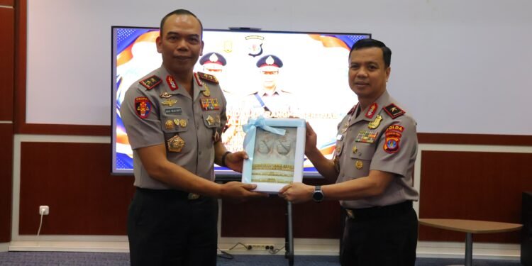 Kapolda Kaltara Terima Laporan Kesatuan dan Penandatanganan Buku Memori Serah Terima Jabatan