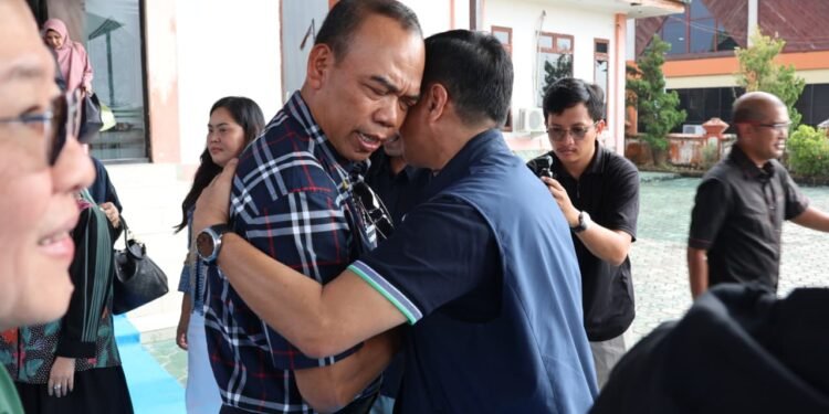 Kapolda Kaltara Bersama Wakapolda dan PJU Antar Keberangkatan Irjen Pol Agus Wijayanto ke Bandara Juwata Tarakan