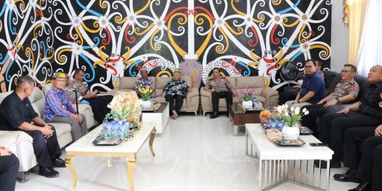 Pererat Sinergi Jaga Kamtibmas, Kapolda Silaturahmi dengan Ketua Lembaga Adat Dayak Kaltara
