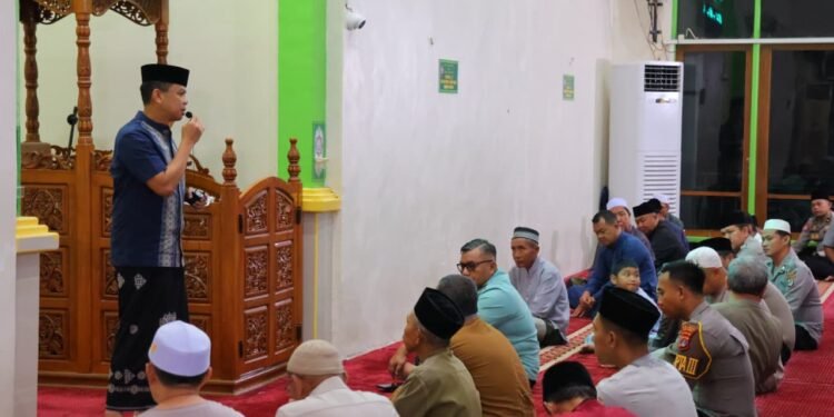 Shalat Subuh di Masjid Agung Darul Jalal Malinau, Kapolda Kaltara Ajak Masyarakat Jaga Kamtibmas